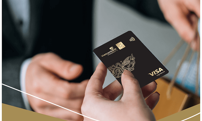 Thẻ visa debit vietcombank là gì
